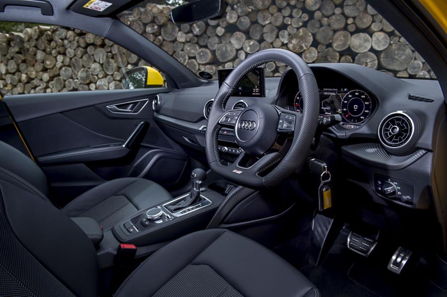 Интерьер Audi Q2 TFSI S-Line 2016 года  (UK) (фото 25 из 32)